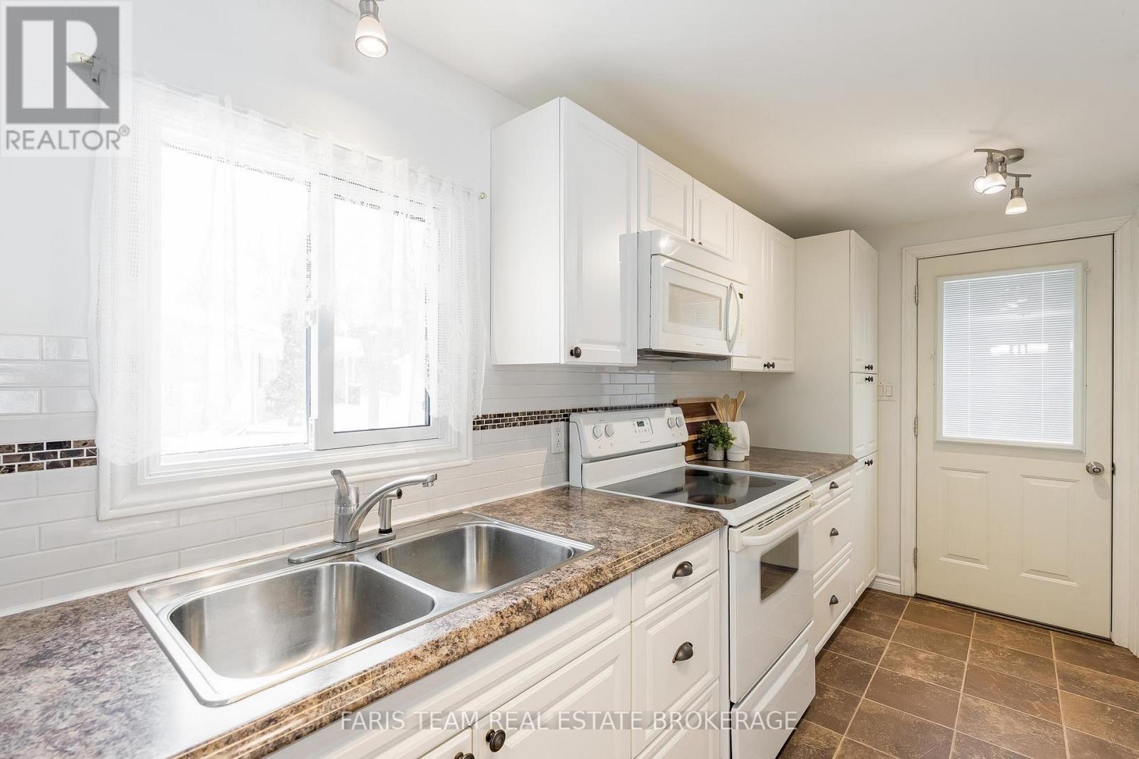 25 Recreation Drive, Innisfil, Ontario  L9S 1N5 - Photo 6 - N12725438