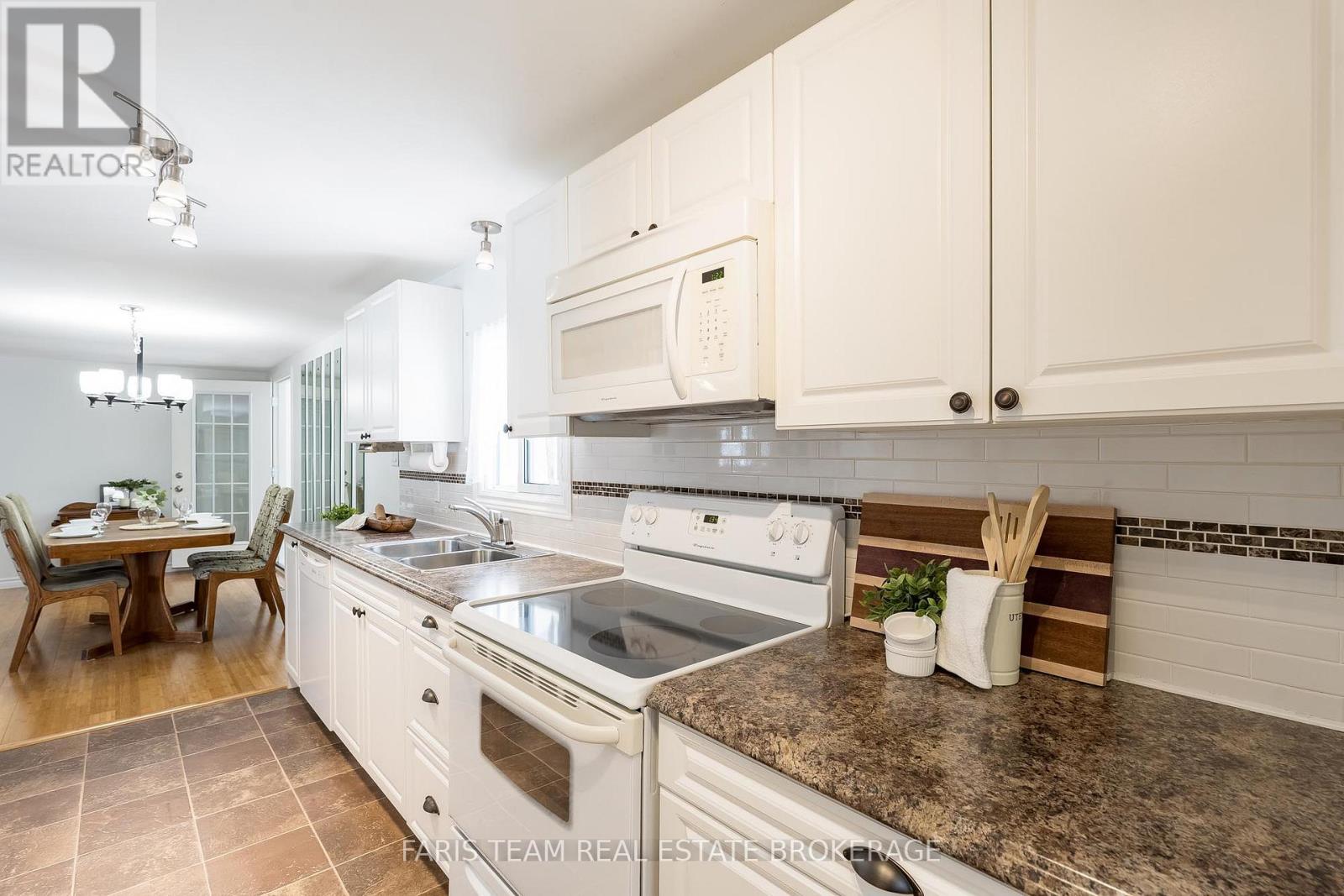 25 Recreation Drive, Innisfil, Ontario  L9S 1N5 - Photo 7 - N12725438