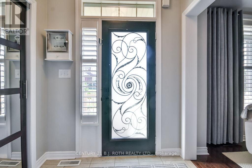 63 The Queensway, Barrie, Ontario  L4M 7J3 - Photo 3 - S12725428