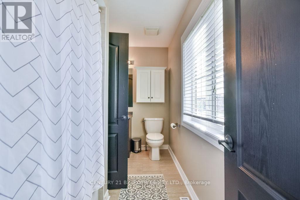 63 The Queensway, Barrie, Ontario  L4M 7J3 - Photo 31 - S12725428