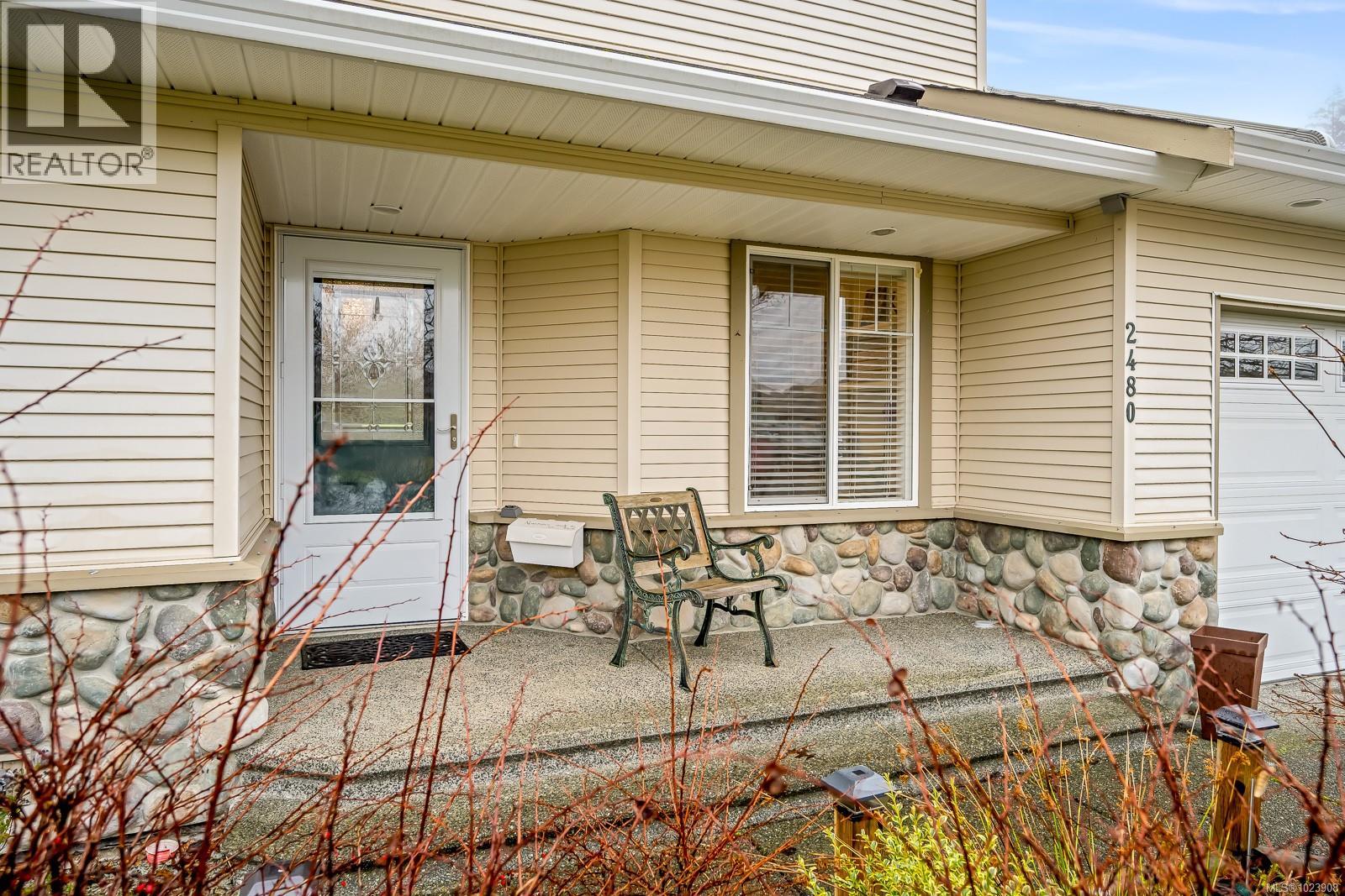 2480 Kinross Pl, Courtenay, British Columbia  V9N 1Y2 - Photo 3 - 1023908