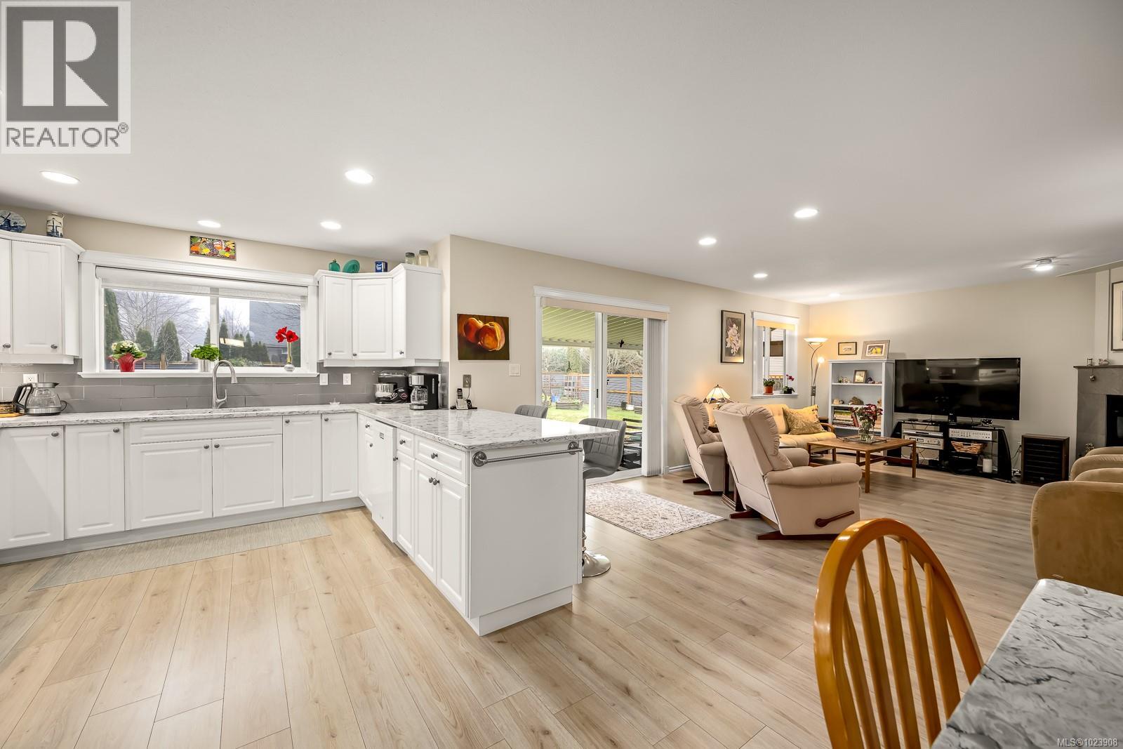 2480 Kinross Pl, Courtenay, British Columbia  V9N 1Y2 - Photo 6 - 1023908