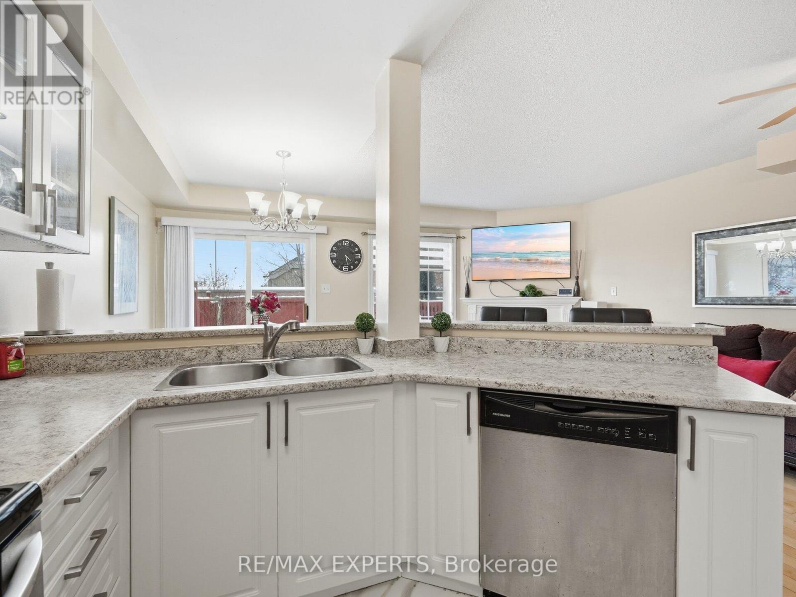 70 Twin Pines Crescent, Brampton, Ontario  L7A 1M8 - Photo 11 - W12725342