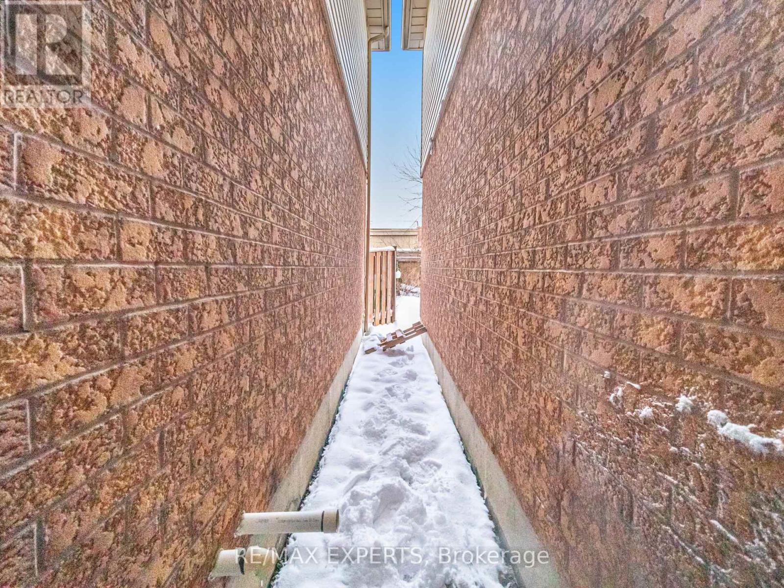 70 Twin Pines Crescent, Brampton, Ontario  L7A 1M8 - Photo 47 - W12725342