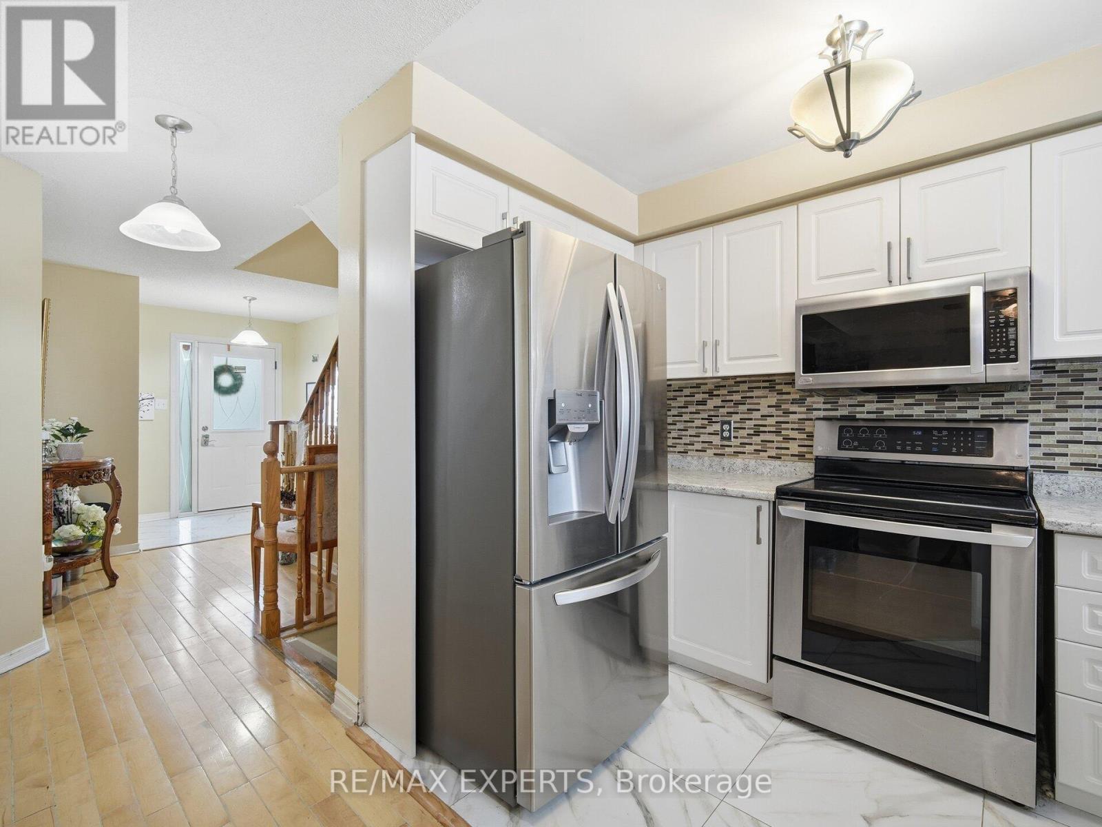 70 Twin Pines Crescent, Brampton, Ontario  L7A 1M8 - Photo 8 - W12725342