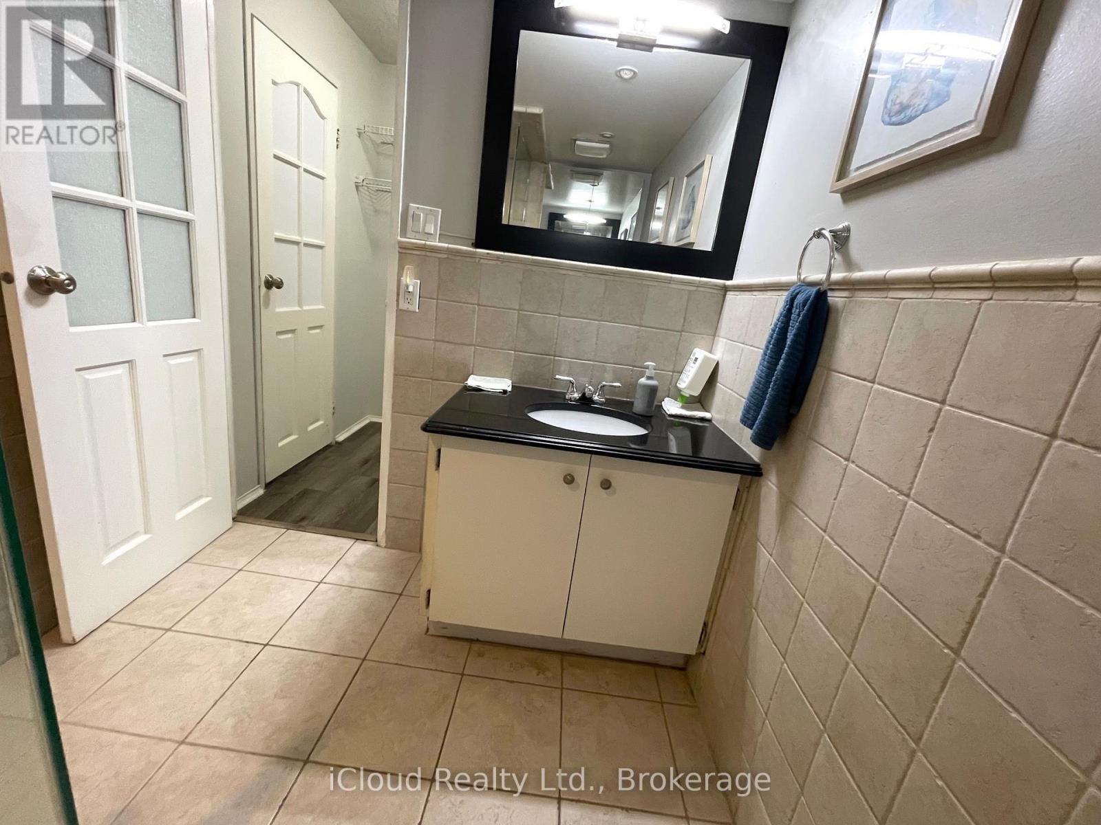 3208 - 3650 Kaneff Crescent, Mississauga, Ontario L5A 4A1 - Photo 2 - W12725378