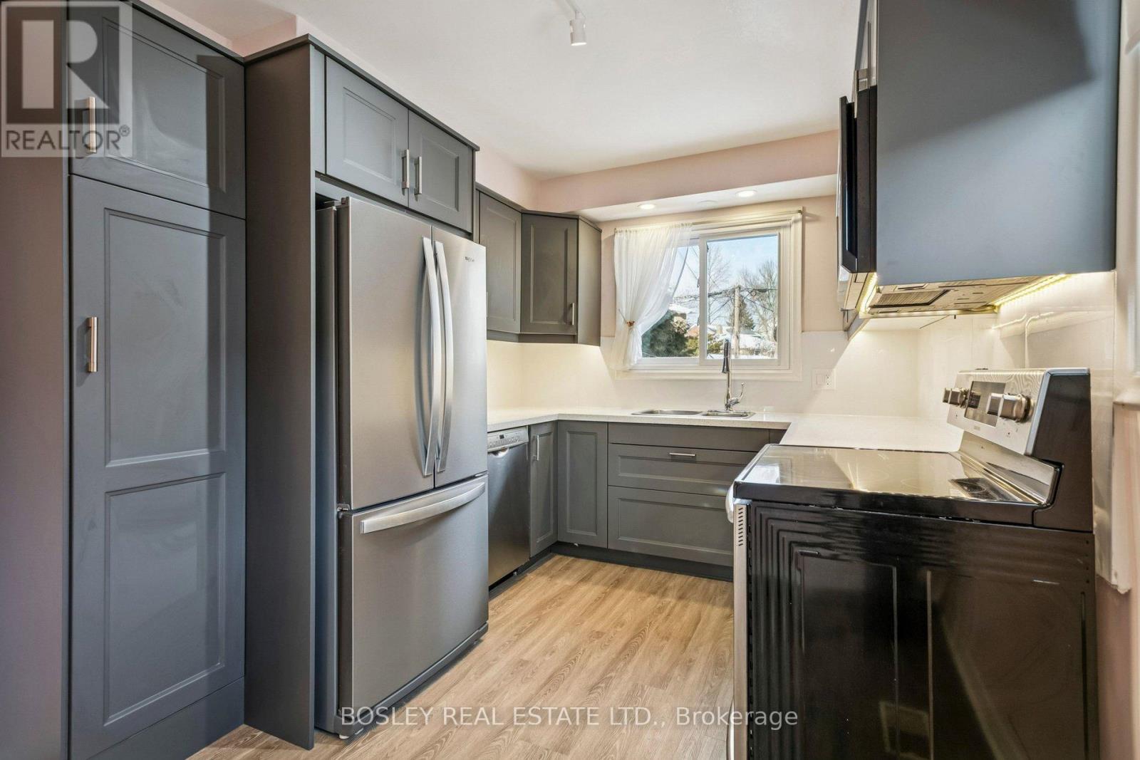 11 Forty First Street, Toronto, Ontario  M8W 3N4 - Photo 7 - W12725448