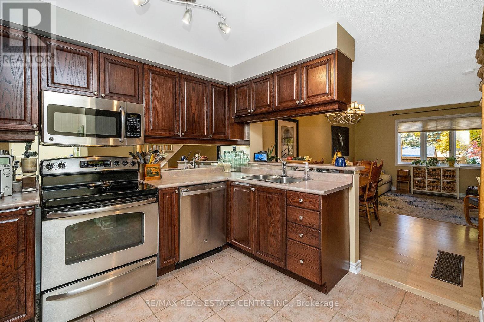 3 - 76 River Drive, Halton Hills, Ontario  L7G 2J2 - Photo 4 - W12725450