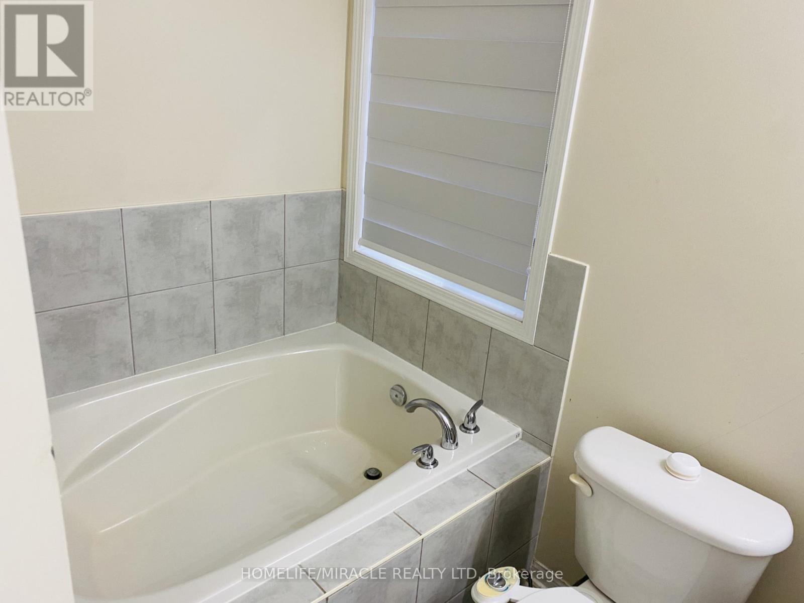 72 Coachlight Crescent, Brampton, Ontario  L6P 2Y8 - Photo 11 - W12725462