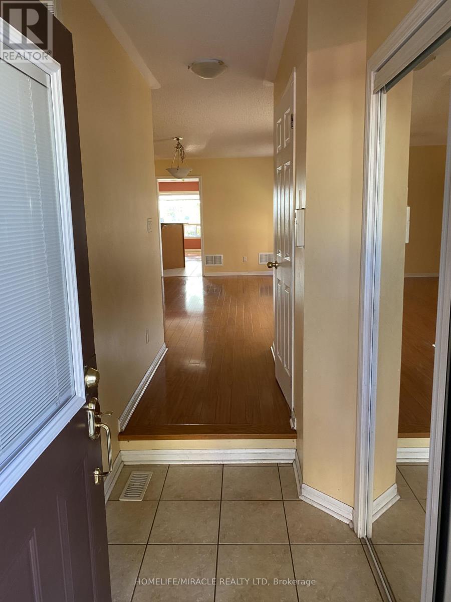 72 Coachlight Crescent, Brampton, Ontario  L6P 2Y8 - Photo 2 - W12725462