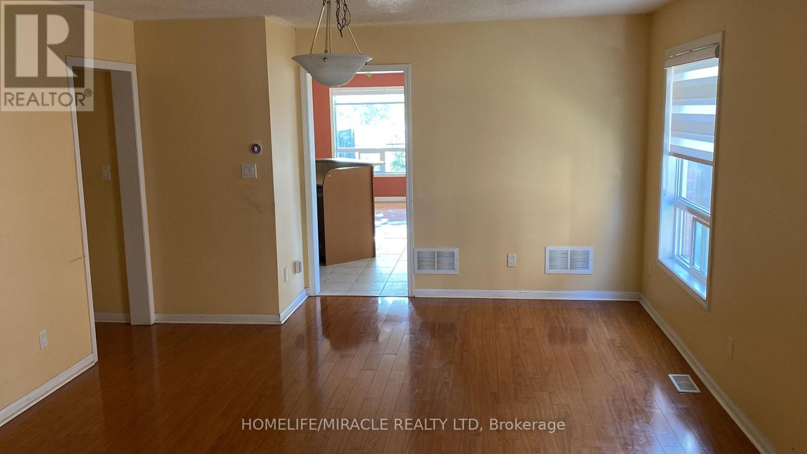 72 Coachlight Crescent, Brampton, Ontario  L6P 2Y8 - Photo 4 - W12725462