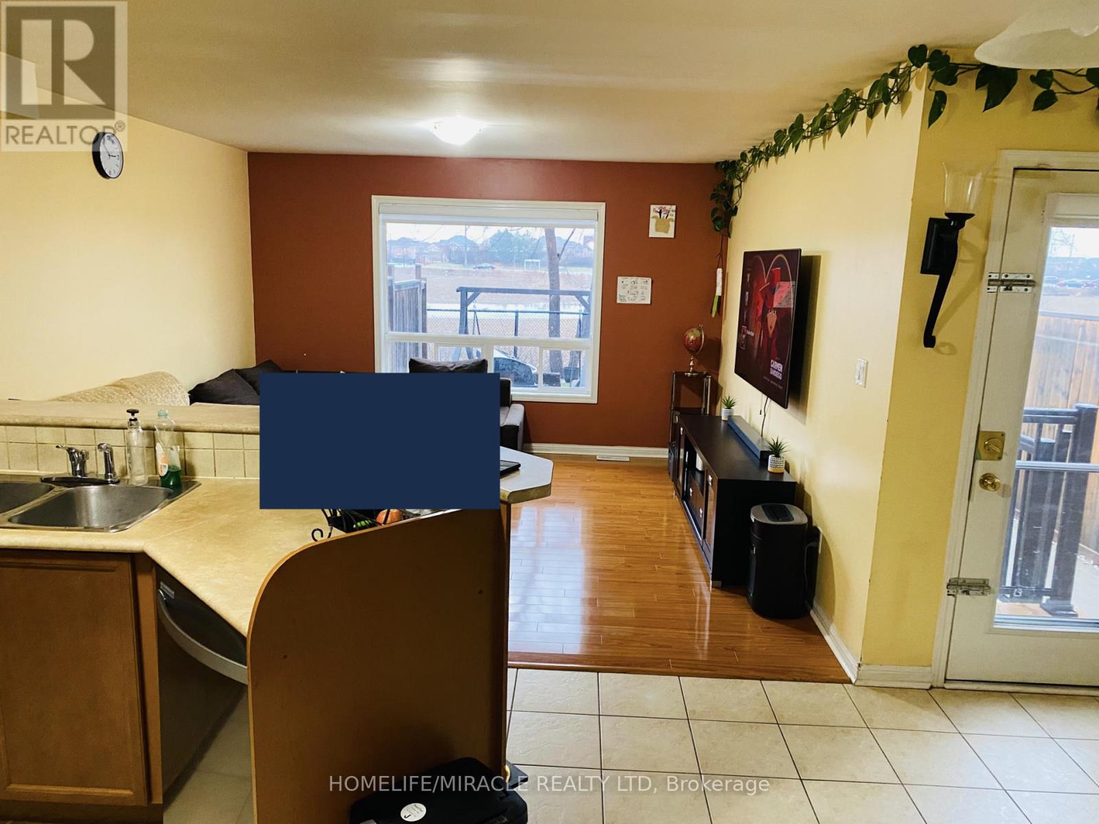 72 Coachlight Crescent, Brampton, Ontario  L6P 2Y8 - Photo 7 - W12725462