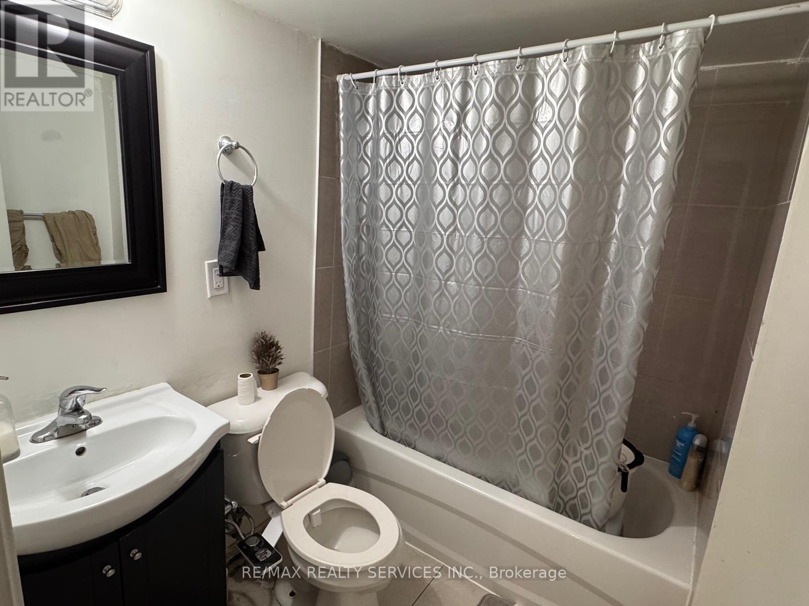 54 Andretti Crescent, Brampton, Ontario  L6X 5G6 - Photo 7 - W12725466