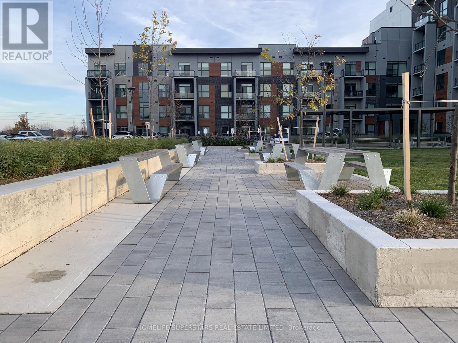 204 - 95 DUNDAS STREET W, Oakville, Ontario