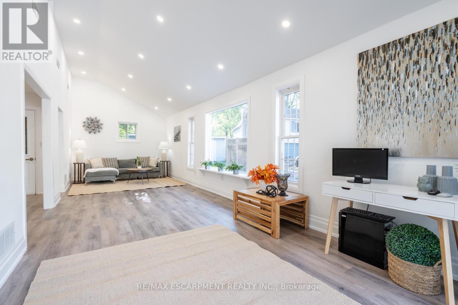 69 Highway 8, Hamilton, Ontario  L9H 4V1 - Photo 14 - X12725322