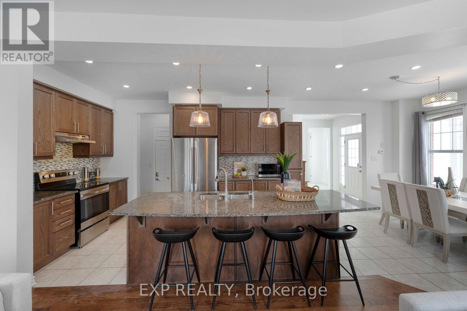 203 Grovehill Crescent, Kitchener, Ontario  N2R 0K9 - Photo 5 - X12725380