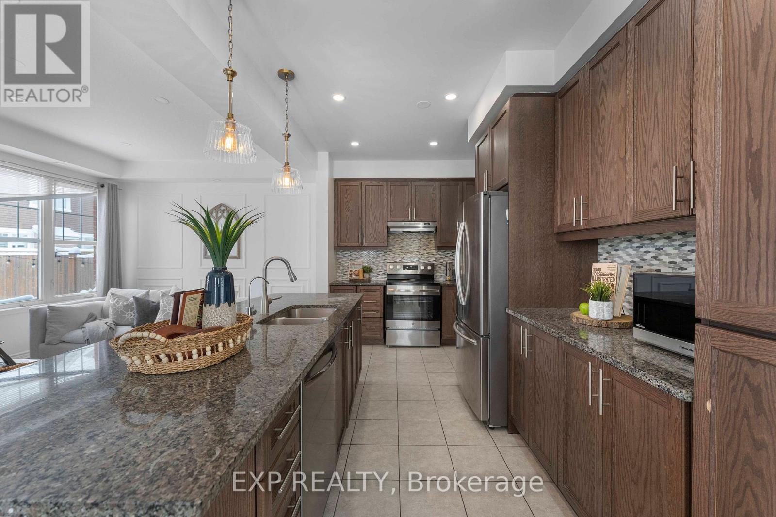 203 Grovehill Crescent, Kitchener, Ontario  N2R 0K9 - Photo 8 - X12725380