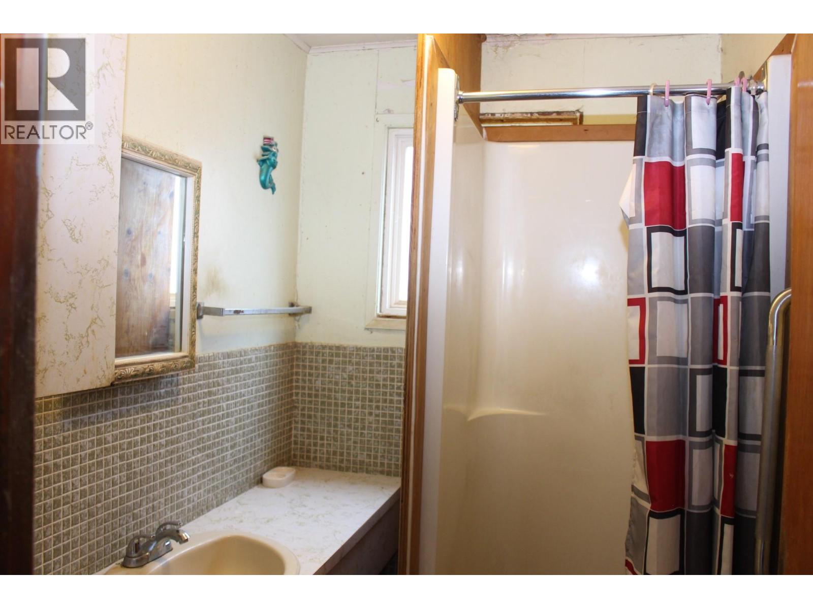 1540 Mcbeth Street, Trail, British Columbia  V1R 1Z4 - Photo 11 - 10373728