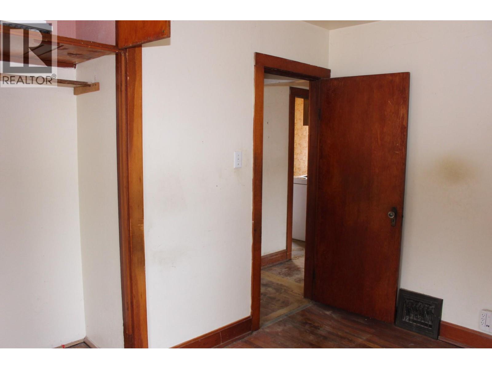 1540 Mcbeth Street, Trail, British Columbia  V1R 1Z4 - Photo 14 - 10373728