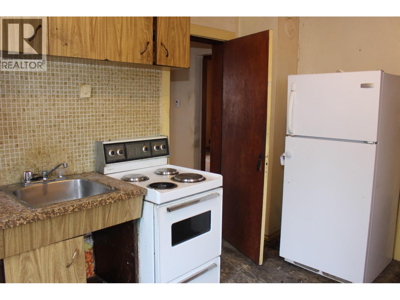 1540 Mcbeth Street, Trail, British Columbia  V1R 1Z4 - Photo 18 - 10373728