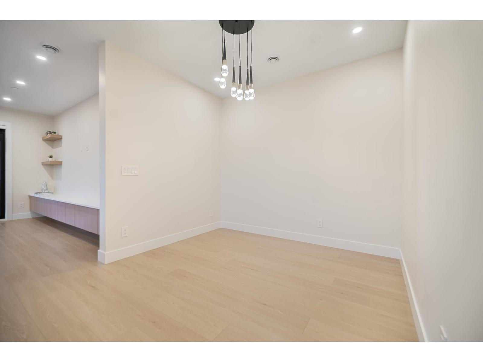 14206 North Bluff Road, White Rock, British Columbia  V4B 3C4 - Photo 11 - R3057701