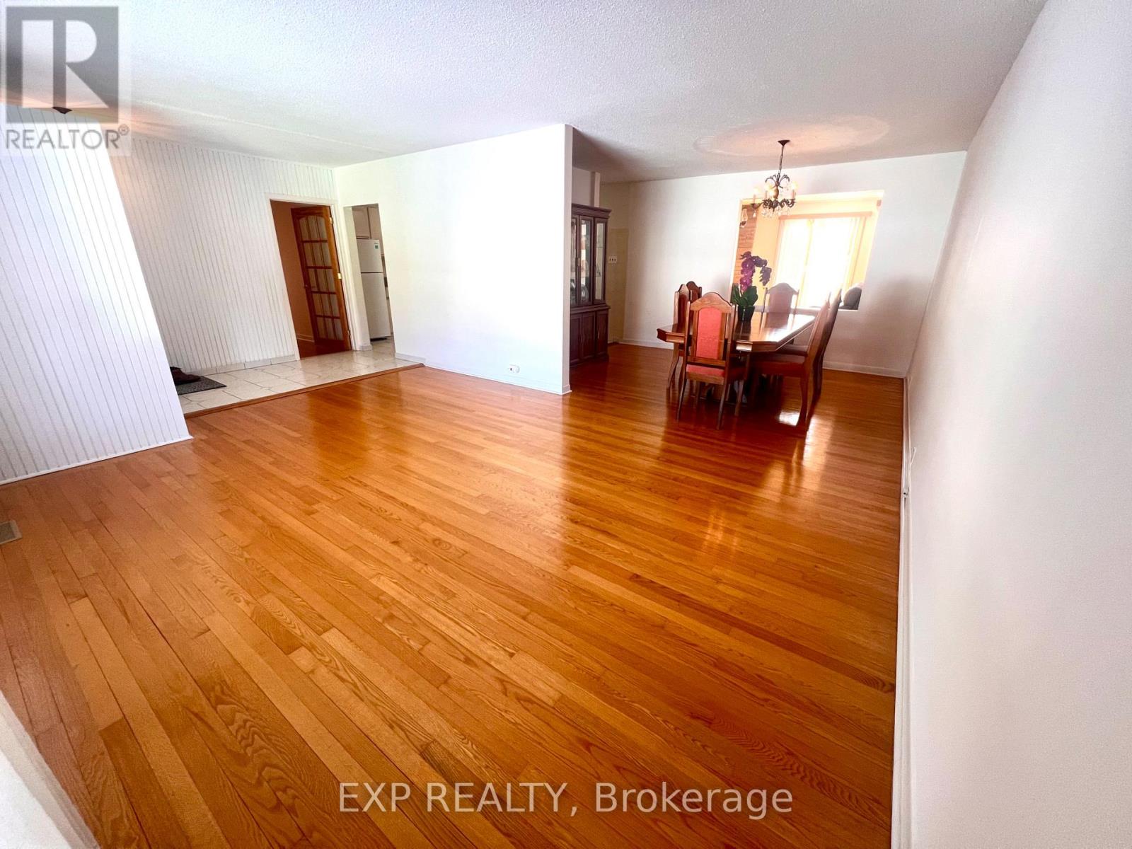 20 Wallford Way, Ottawa, Ontario  K2E 6B4 - Photo 7 - X12725562