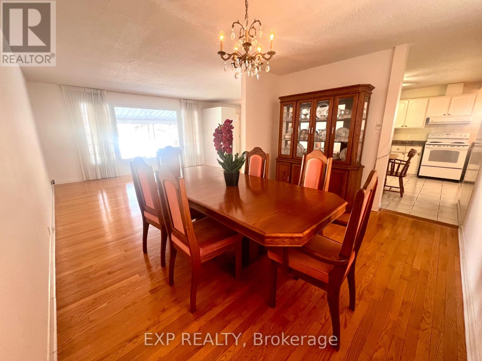 20 Wallford Way, Ottawa, Ontario  K2E 6B4 - Photo 8 - X12725562