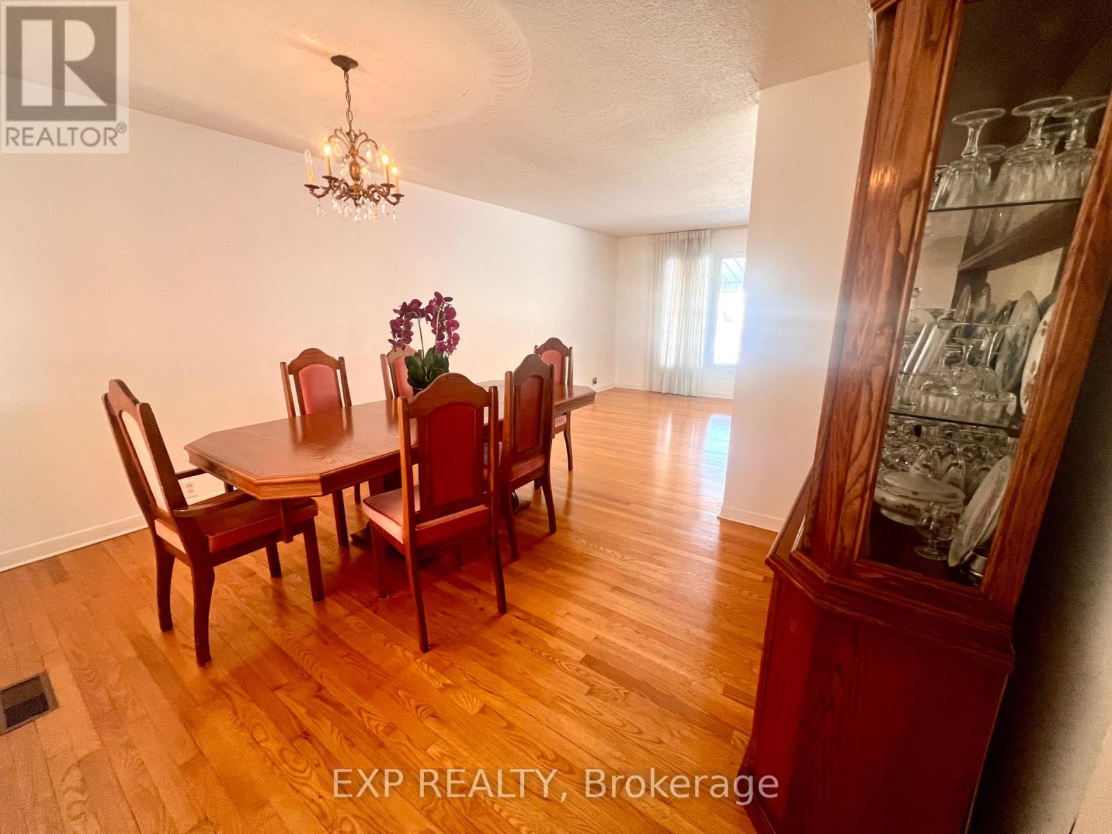 20 Wallford Way, Ottawa, Ontario  K2E 6B4 - Photo 9 - X12725562