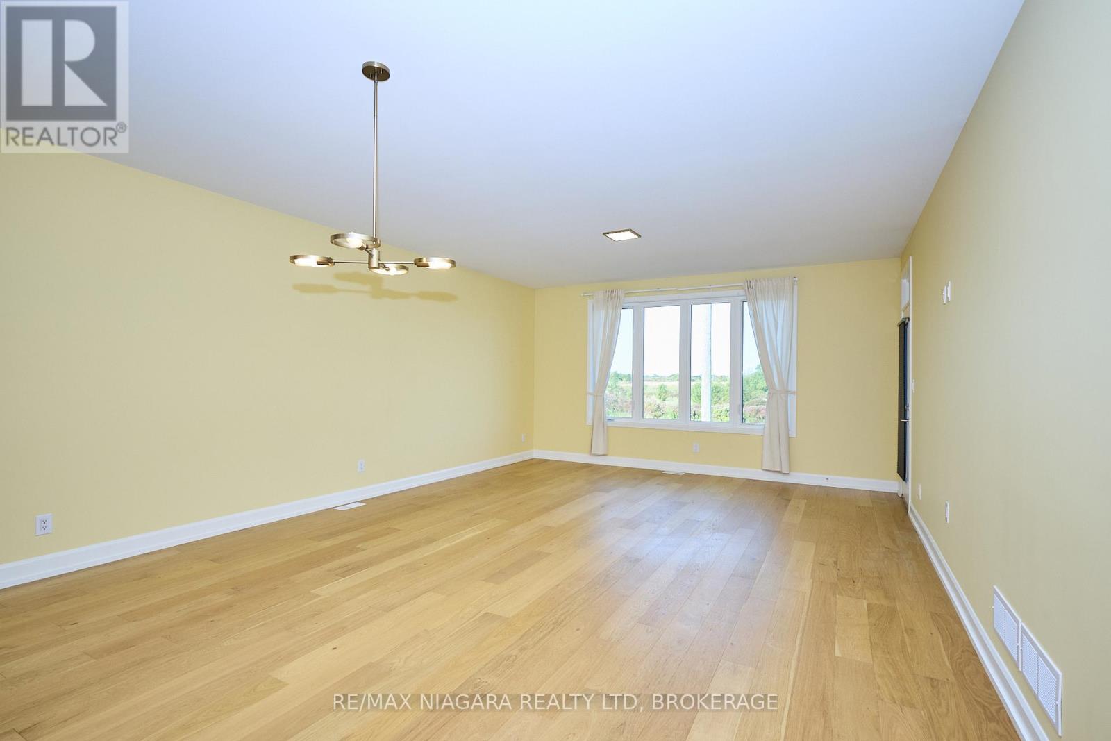 3947 Mitchell Crescent, Fort Erie, Ontario  L0S 1S0 - Photo 10 - X12725554