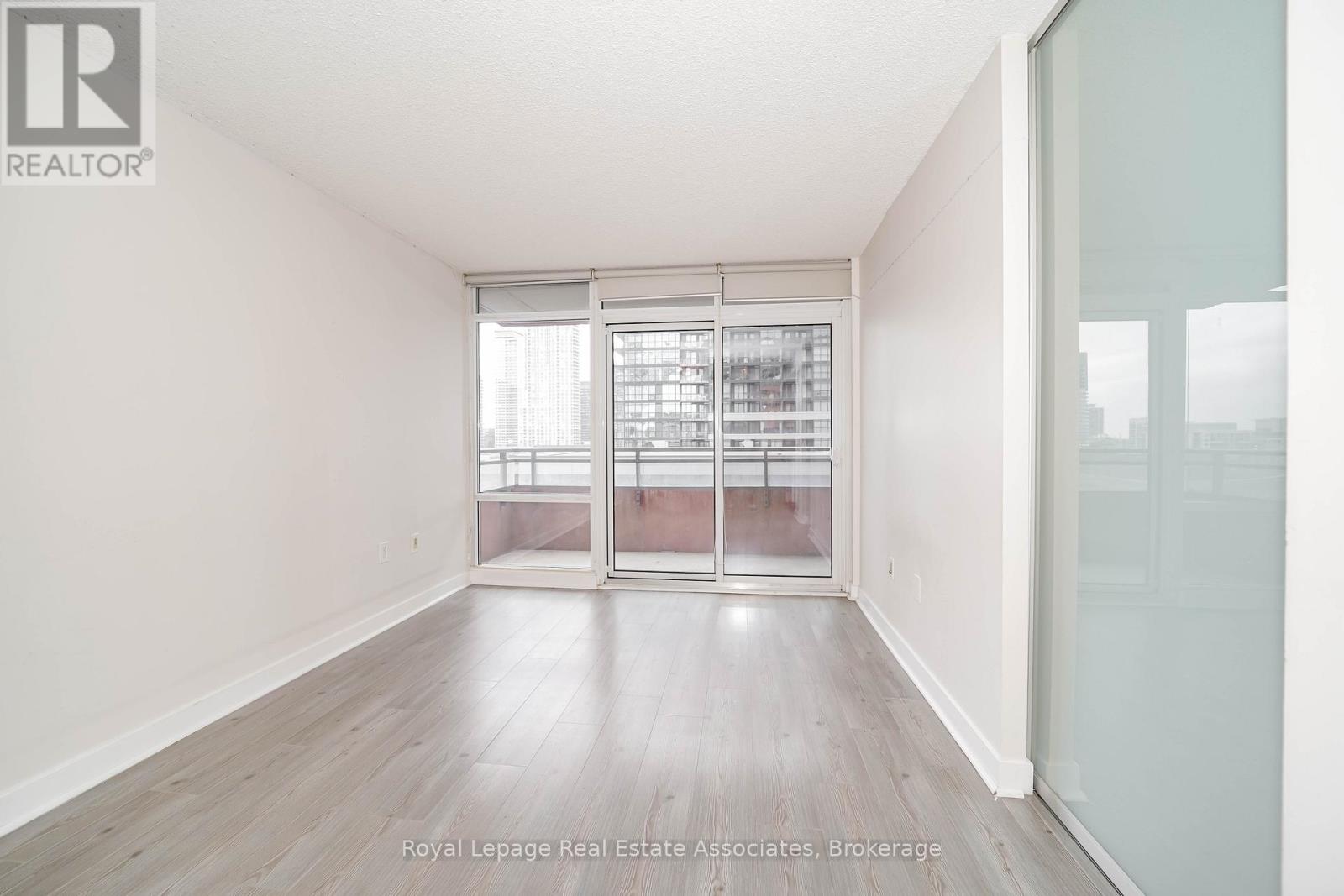 621 - 4k Spadina Avenue, Toronto, Ontario  M5V 3Y9 - Photo 19 - C12725536