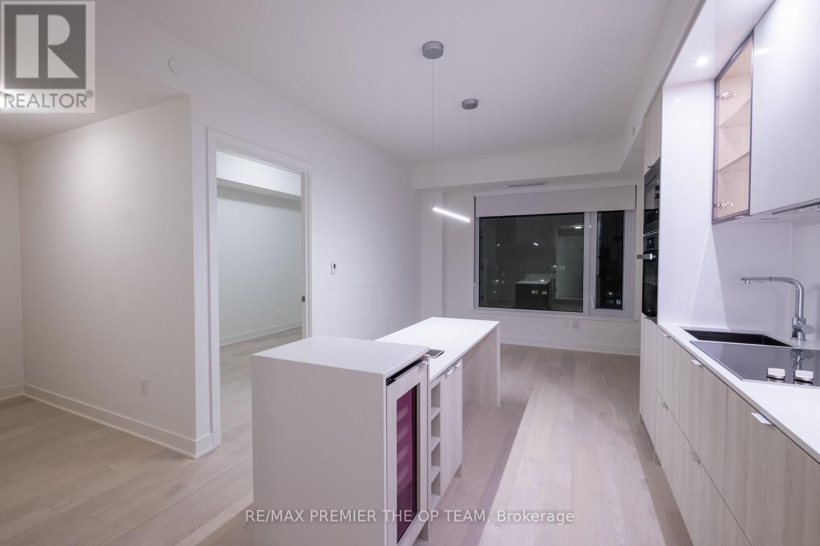 1501 - 11 Yorkville Avenue, Toronto, Ontario  M4W 1L2 - Photo 3 - C12725556