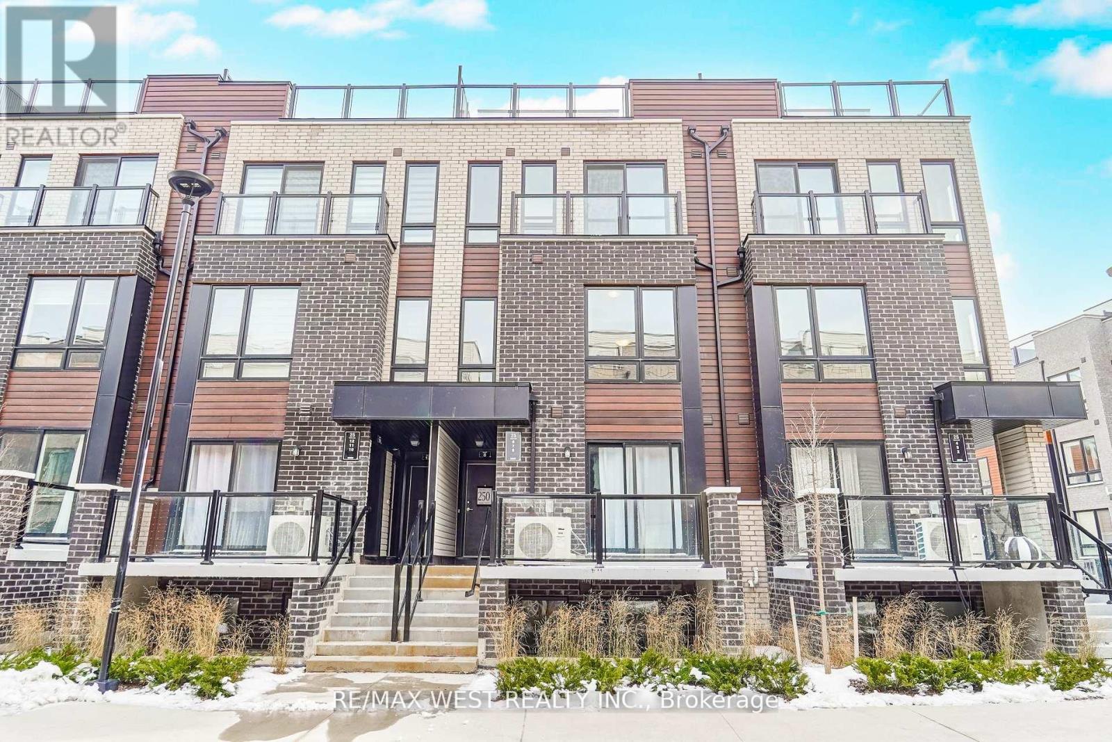 7 - 25 PRIYA LANE, Toronto, Ontario