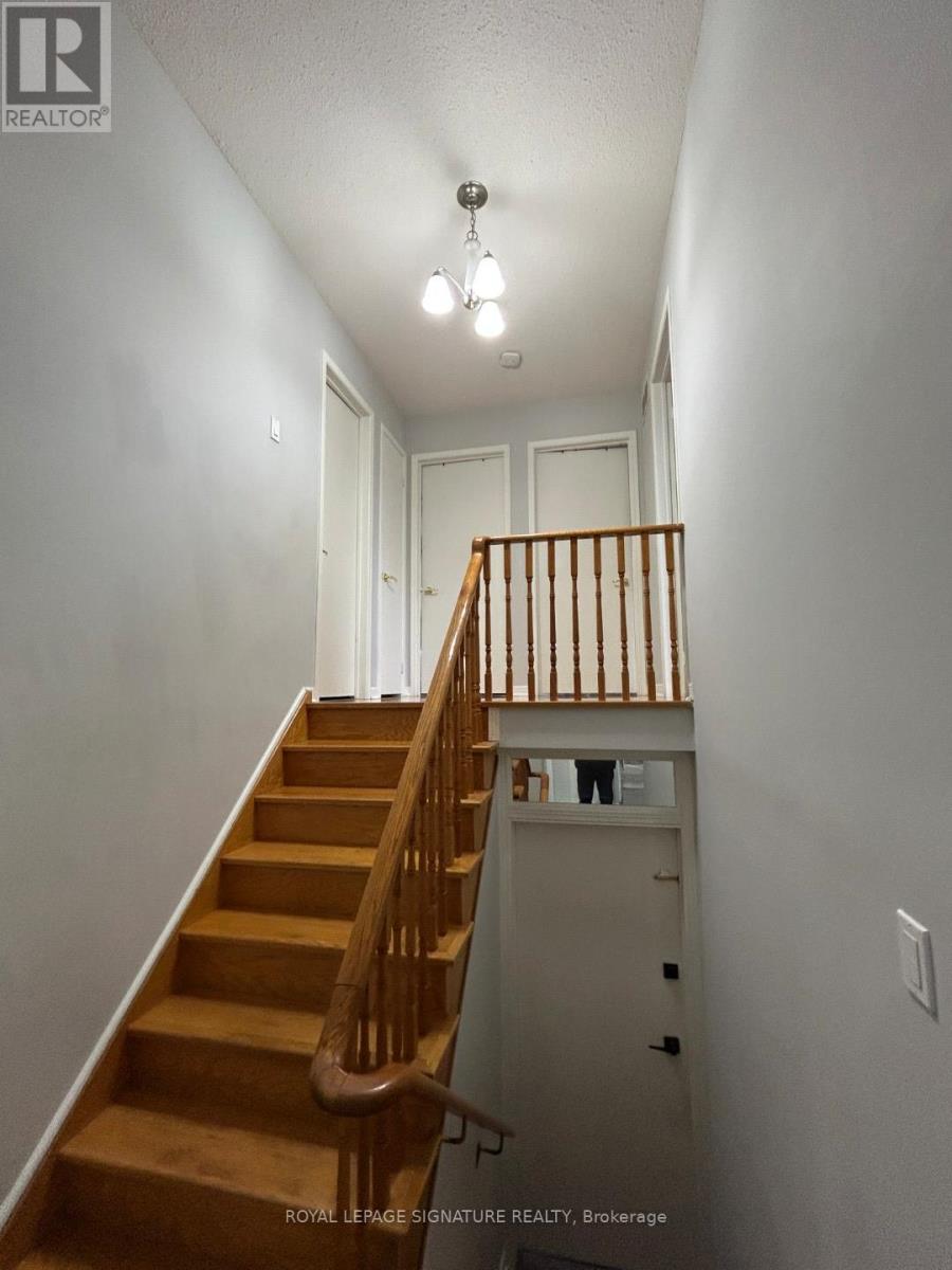 Upper - 50 Flagstick Court, Toronto, Ontario  M3J 3B8 - Photo 11 - W12724964