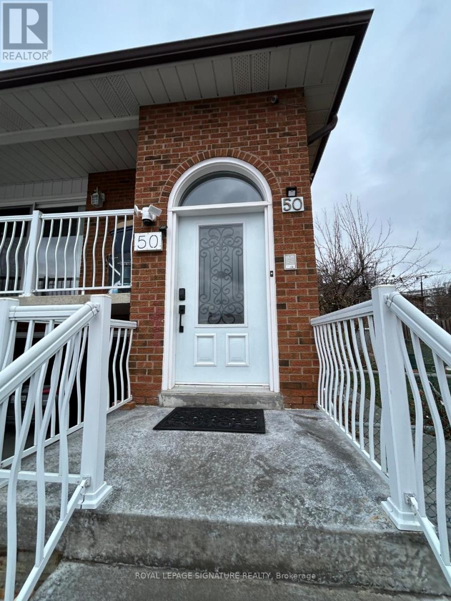 Upper - 50 Flagstick Court, Toronto, Ontario  M3J 3B8 - Photo 2 - W12724964