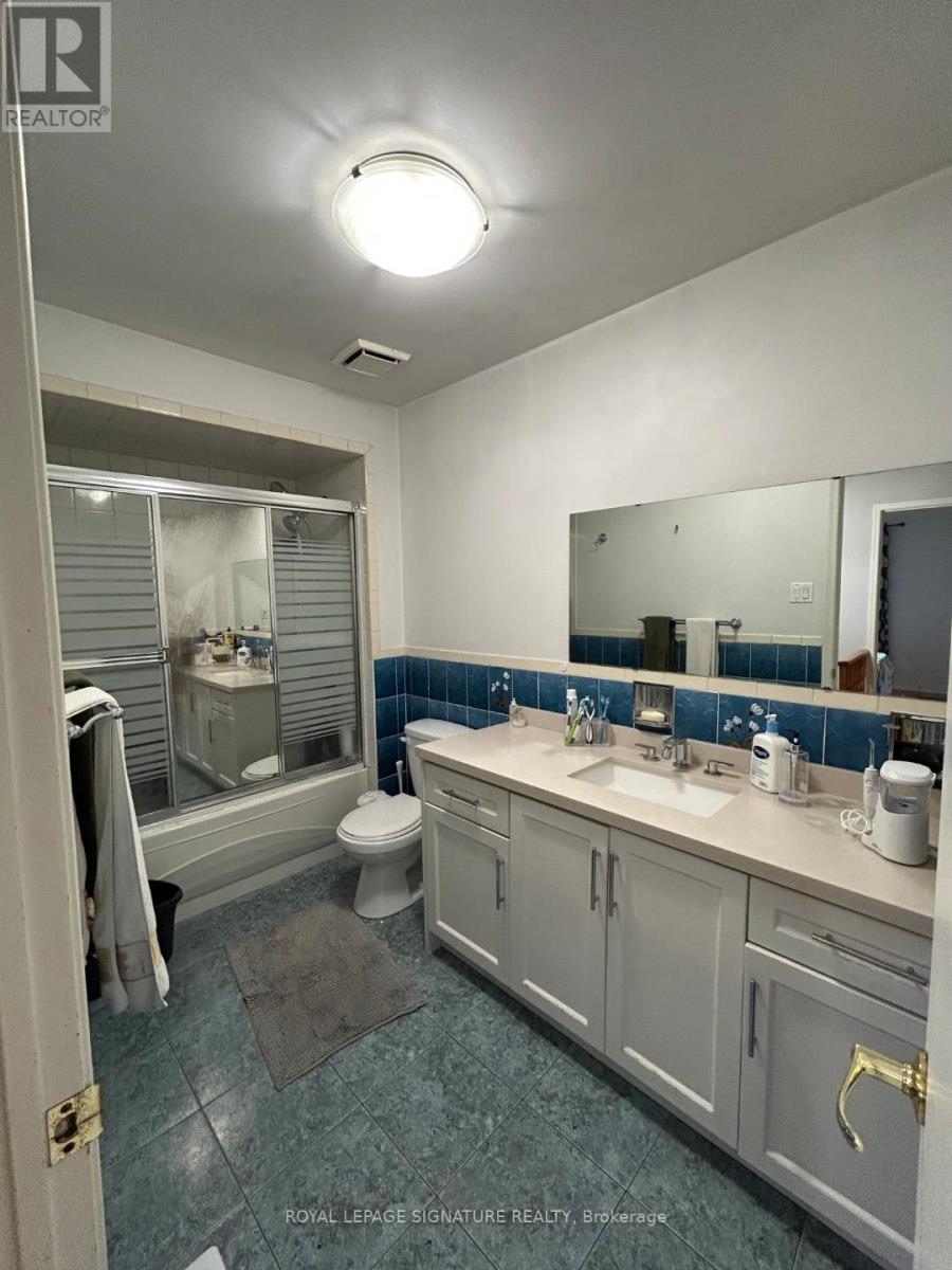 Upper - 50 Flagstick Court, Toronto, Ontario  M3J 3B8 - Photo 12 - W12724964