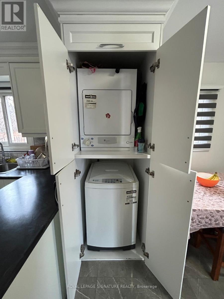 Upper - 50 Flagstick Court, Toronto, Ontario  M3J 3B8 - Photo 16 - W12724964