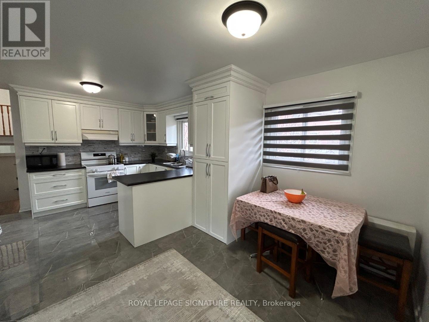 Upper - 50 Flagstick Court, Toronto, Ontario  M3J 3B8 - Photo 9 - W12724964