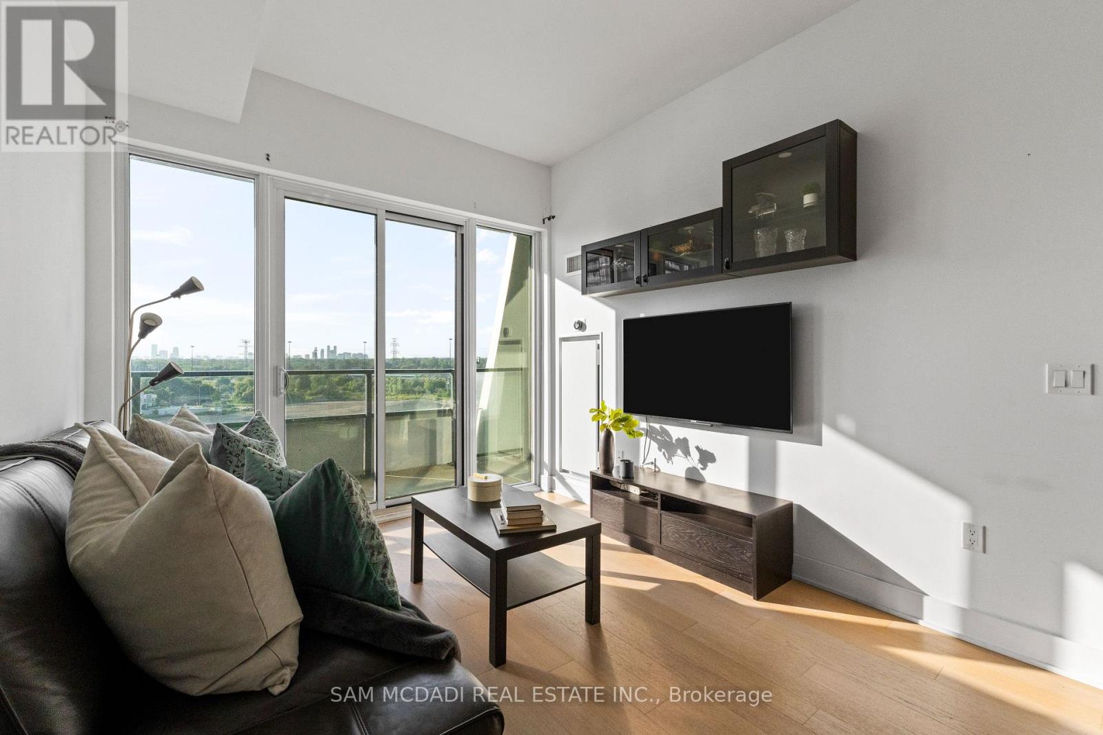 1012 - 30 Shore Breeze Drive W, Toronto, Ontario  M8V 1A1 - Photo 2 - W12725538