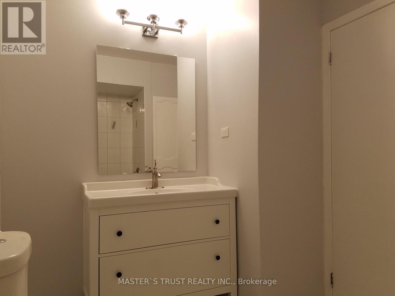 1316 Redbank Crescent, Oakville, Ontario  L6H 1Y5 - Photo 10 - W12725540