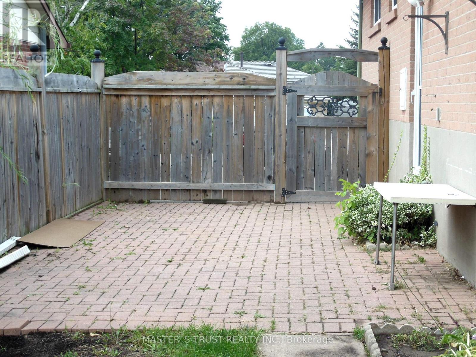 1316 Redbank Crescent, Oakville, Ontario  L6H 1Y5 - Photo 2 - W12725540