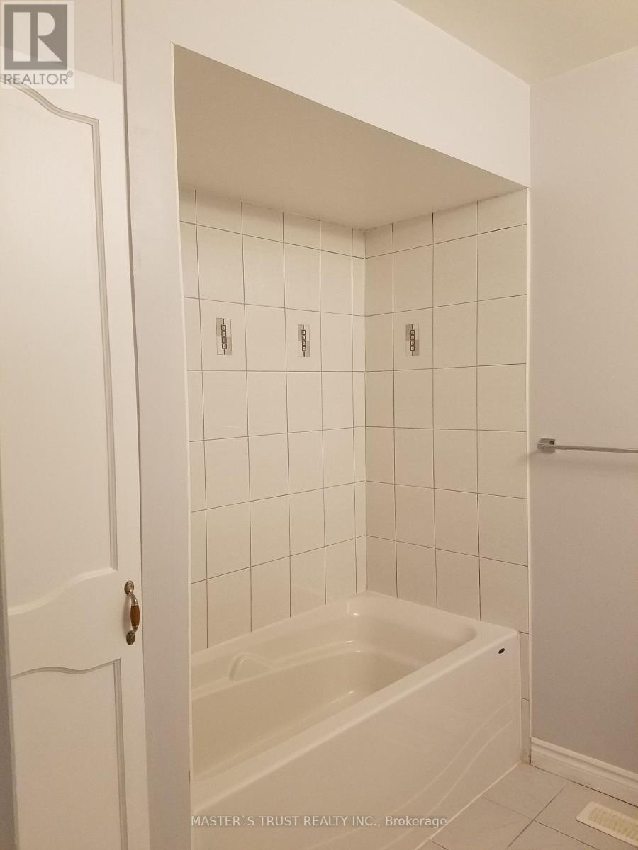 1316 Redbank Crescent, Oakville, Ontario  L6H 1Y5 - Photo 9 - W12725540