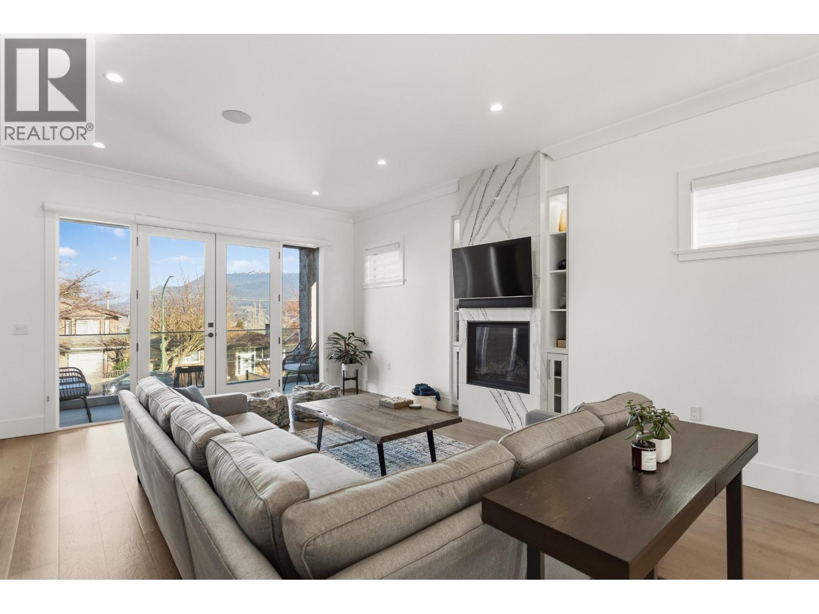 4326 Cambridge Street, Burnaby, British Columbia V5C 1H4 - Photo 6 - R3081154