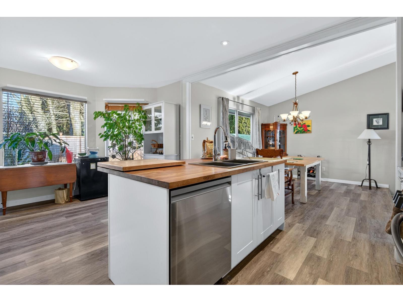 18477 57a Avenue, Surrey, British Columbia  V3S 7E4 - Photo 12 - R3082370