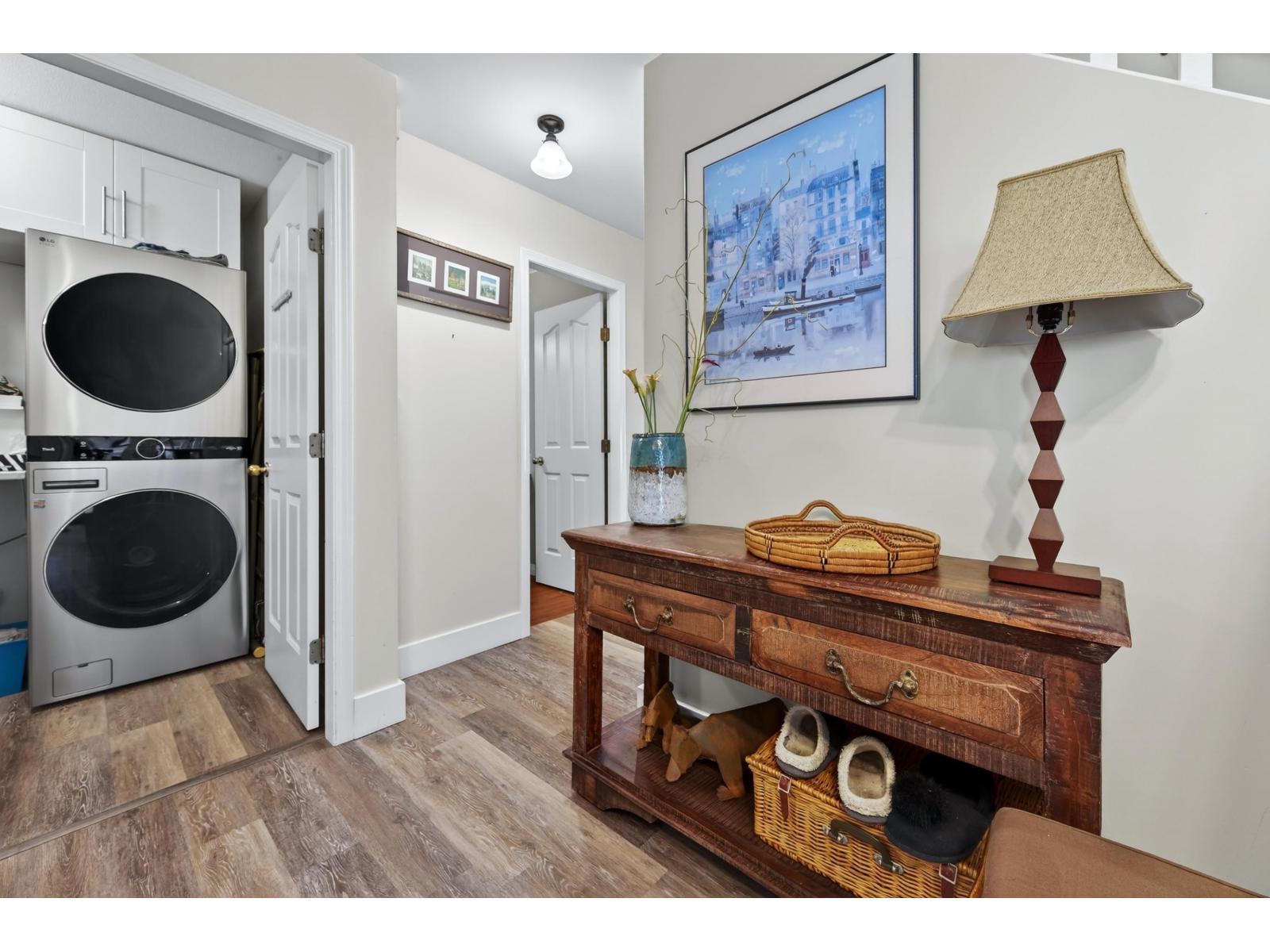 18477 57a Avenue, Surrey, British Columbia  V3S 7E4 - Photo 3 - R3082370