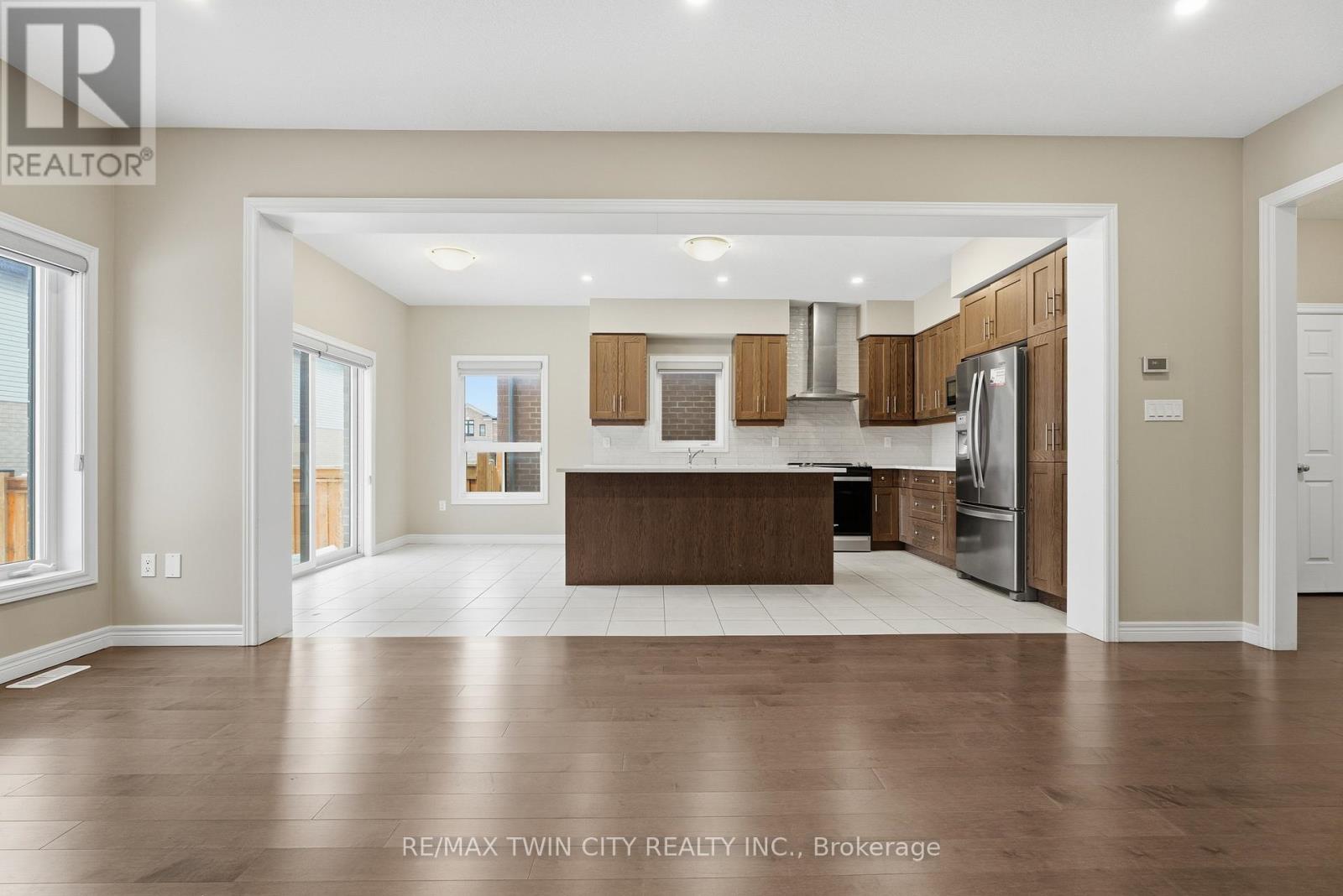 126 Tartan Avenue, Kitchener, Ontario  N2R 0N4 - Photo 5 - X12725526