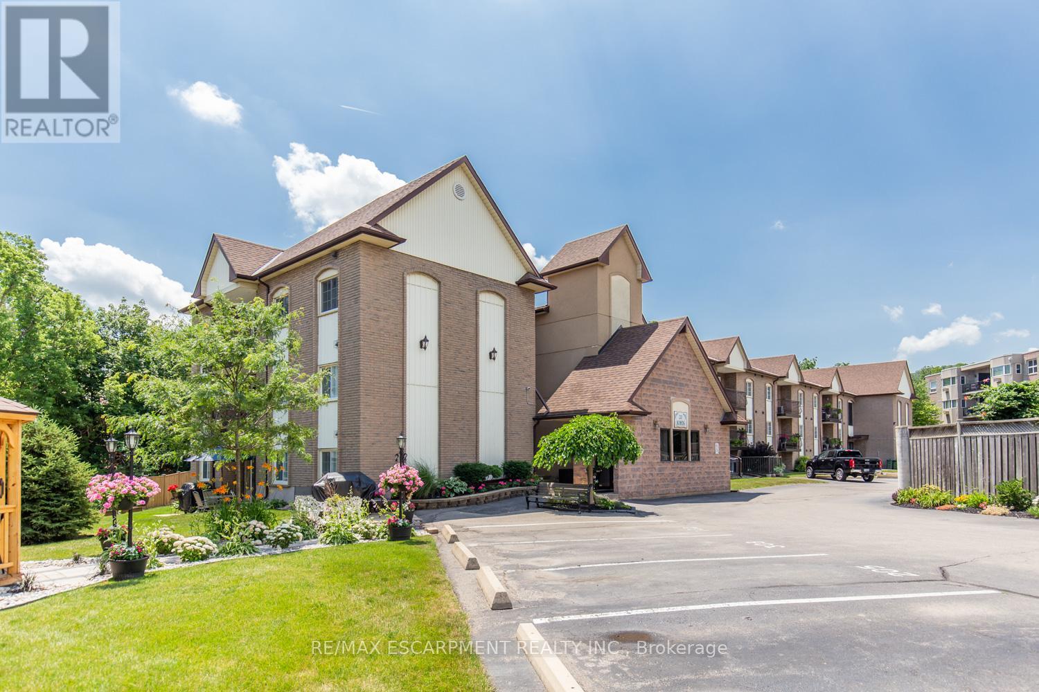 110 - 20 John Street, Grimsby, Ontario  L3M 1X5 - Photo 1 - X12725550