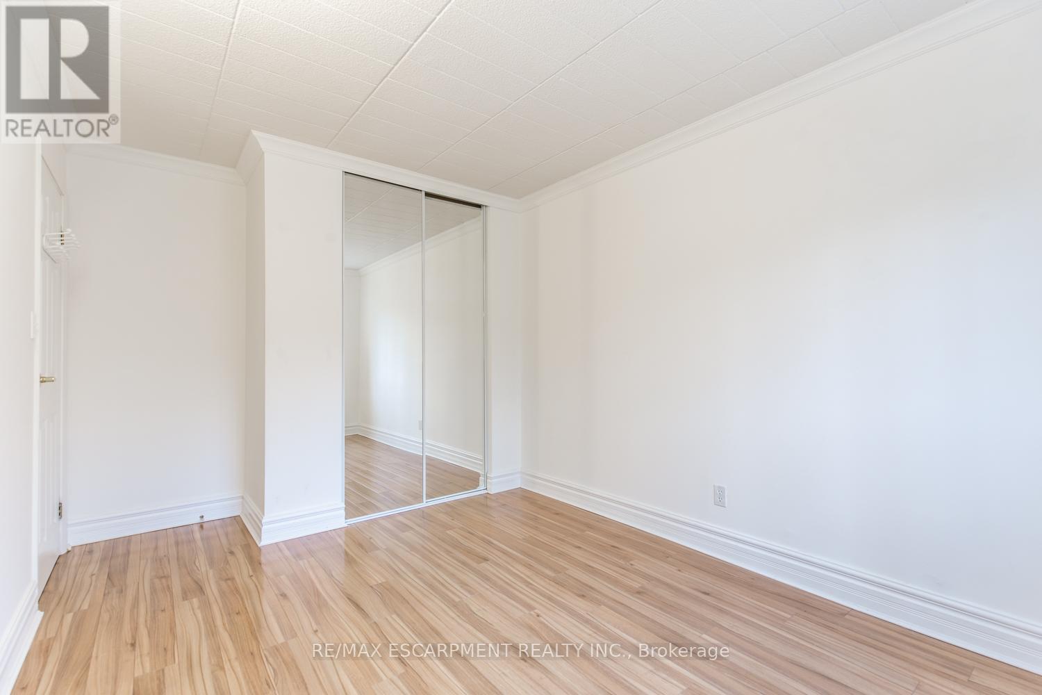 110 - 20 John Street, Grimsby, Ontario  L3M 1X5 - Photo 16 - X12725550