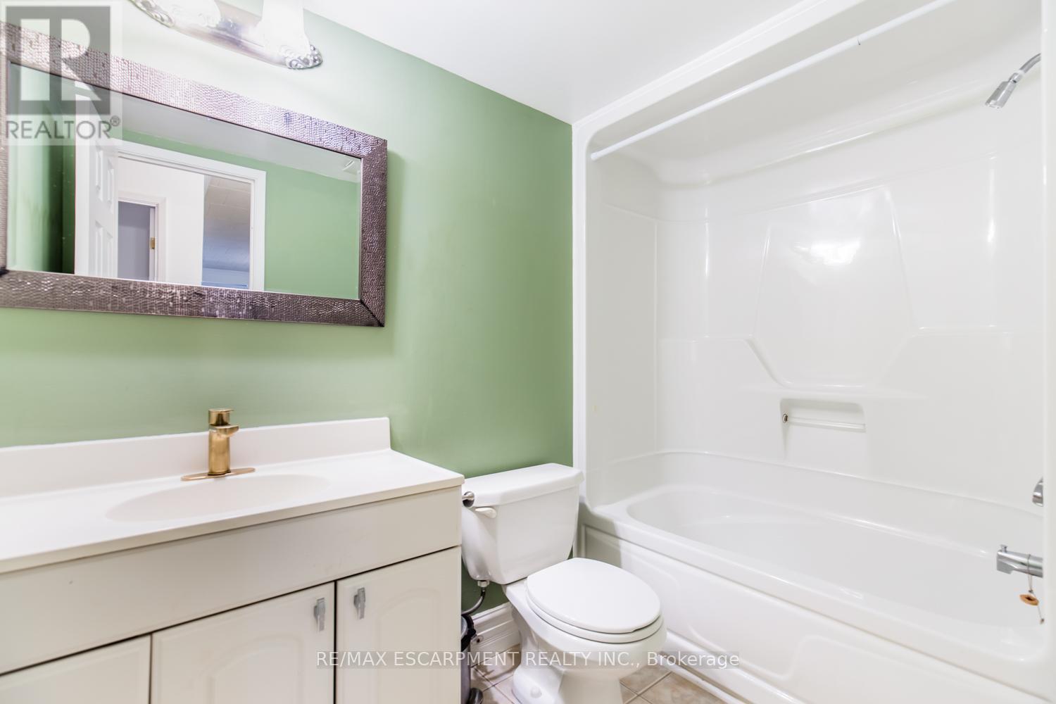 110 - 20 John Street, Grimsby, Ontario  L3M 1X5 - Photo 22 - X12725550