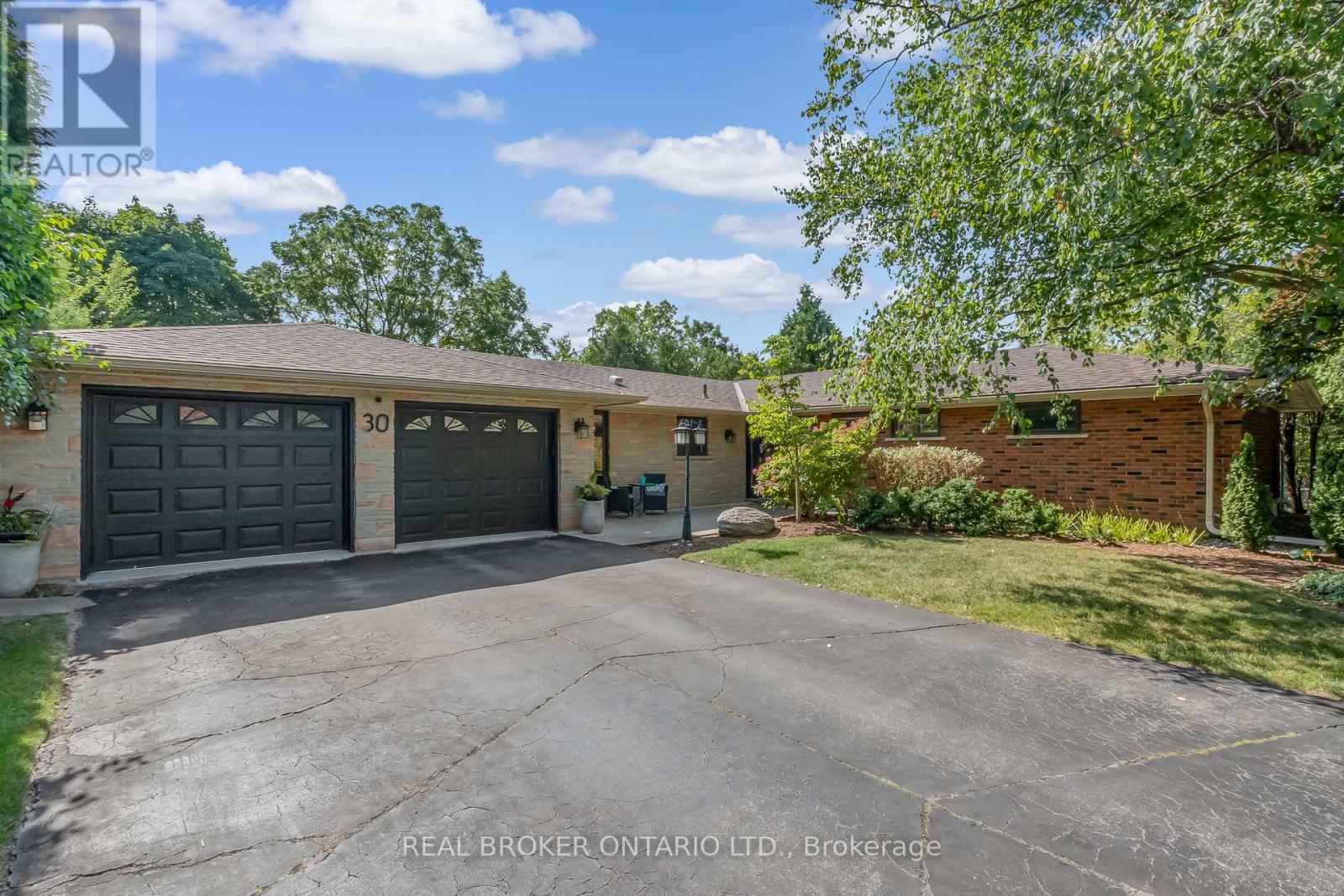 30 Carl Crescent, Hamilton, Ontario  L8B 0G5 - Photo 2 - X12725578