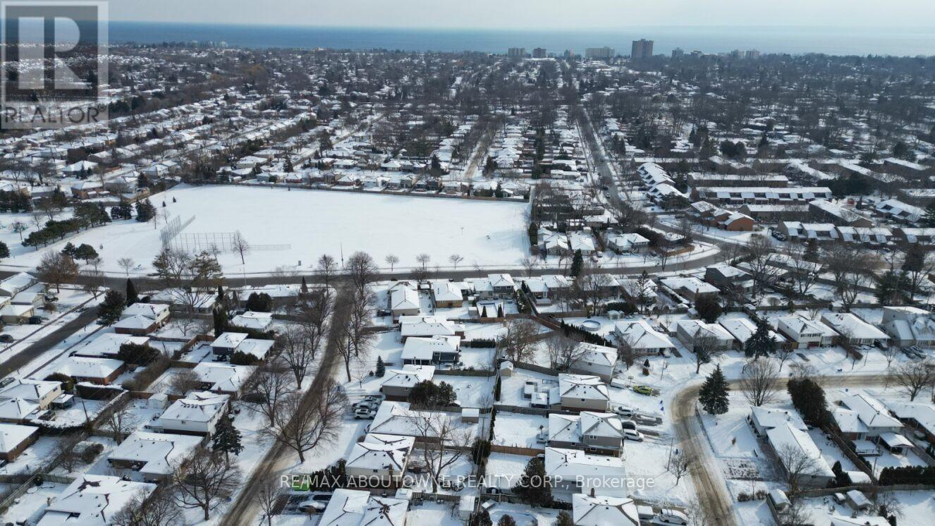 626 Cape Avenue, Burlington, Ontario  L7L 4M6 - Photo 40 - W12722618